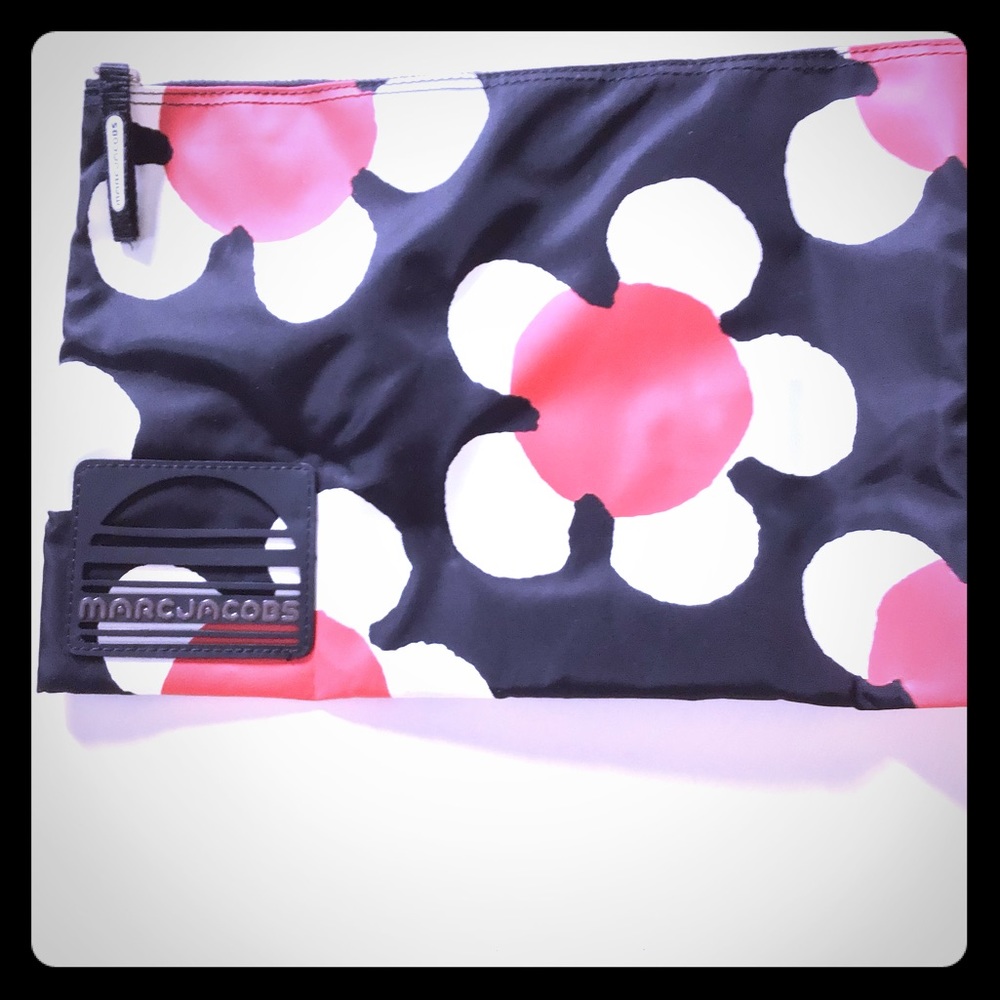 MARK JACOBS ZIP POUCH NEW UNUSED